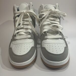 Airwalk White and Gray Sneakers with Classic Design